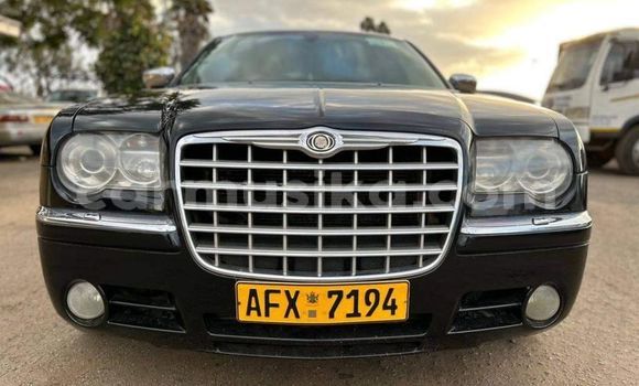 Nunua Ilio tumika Chrysler 300 Nyeusi Gari ndani ya Harare nchini Harare