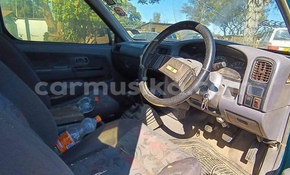 Tenga Tsaru Nissan Hardbody Zvimwe Mota in Harare in Harare Tenga Tsaru Nissan Hardbody Zvimwe Mota in Harare in Harare
