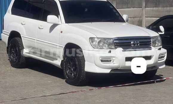 Nunua Ilio tumika Toyota Land Cruiser Nyeupe Gari ndani ya Harare nchini Harare