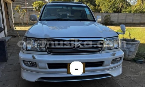 Nunua Ilio tumika Toyota Land Cruiser Nyeupe Gari ndani ya Harare nchini Harare