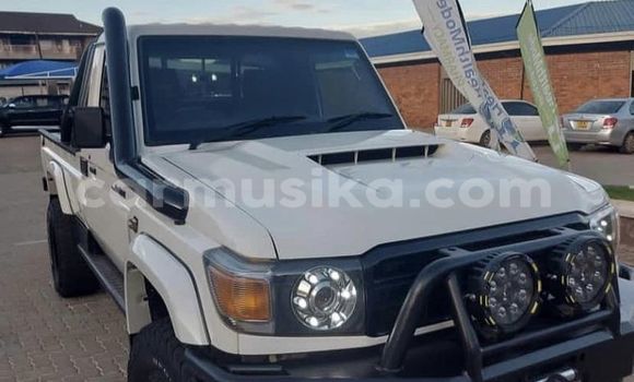 Nunua Ilio tumika Toyota Land Cruiser Nyeupe Gari ndani ya Harare nchini Harare