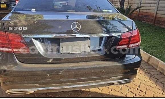 Nunua Ilio tumika Mercedes-Benz E-Classe Nyeusi Gari ndani ya Harare nchini Harare