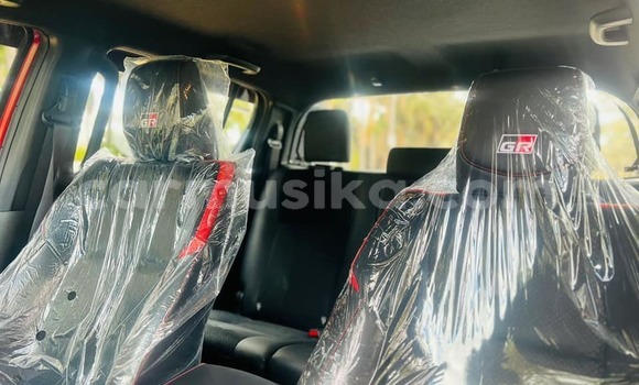 Nunua Ilio tumika Toyota Hilux Nyekundu Gari ndani ya Harare nchini Harare Nunua Ilio tumika Toyota Hilux Nyekundu Gari ndani ya Harare nchini Harare