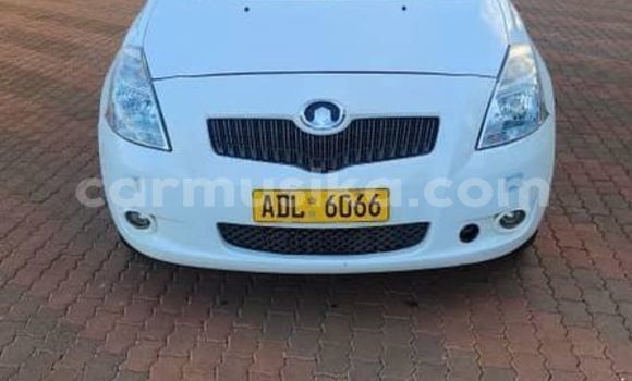 Nunua Ilio tumika GMC Envoy Nyeupe Gari ndani ya Harare nchini Harare