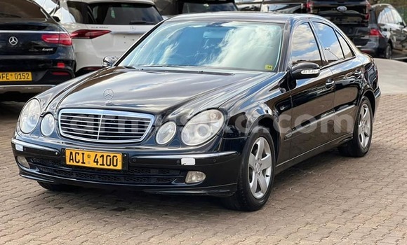 Nunua Ilio tumika Mercedes-Benz E-Classe Nyeusi Gari ndani ya Harare nchini Harare Nunua Ilio tumika Mercedes-Benz E-Classe Nyeusi Gari ndani ya Harare nchini Harare