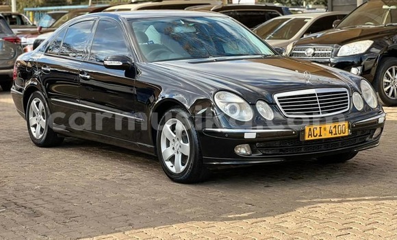 Nunua Ilio tumika Mercedes-Benz E-Classe Nyeusi Gari ndani ya Harare nchini Harare Nunua Ilio tumika Mercedes-Benz E-Classe Nyeusi Gari ndani ya Harare nchini Harare