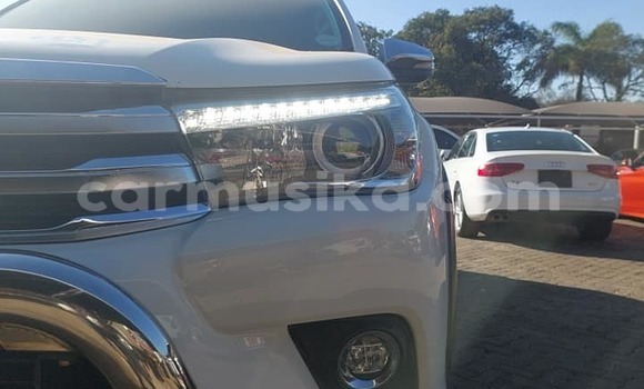 Nunua Ilio tumika Toyota Hilux Nyeupe Gari ndani ya Harare nchini Harare Nunua Ilio tumika Toyota Hilux Nyeupe Gari ndani ya Harare nchini Harare