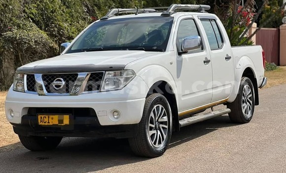Nunua Ilio tumika Nissan Navara Nyeupe Gari ndani ya Harare nchini Harare Nunua Ilio tumika Nissan Navara Nyeupe Gari ndani ya Harare nchini Harare