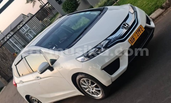 Nunua Ilio tumika Honda Fit Nyeupe Gari ndani ya Harare nchini Harare Nunua Ilio tumika Honda Fit Nyeupe Gari ndani ya Harare nchini Harare