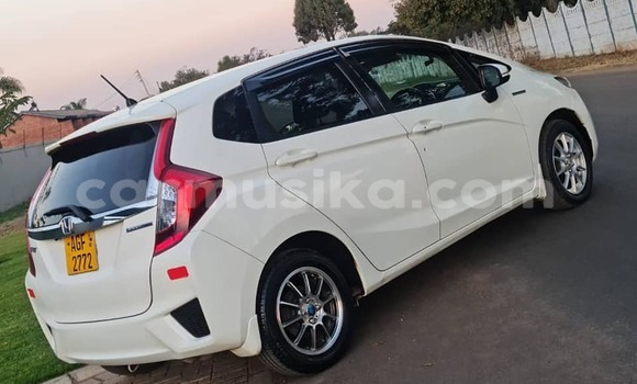Nunua Ilio tumika Honda Fit Nyeupe Gari ndani ya Harare nchini Harare Nunua Ilio tumika Honda Fit Nyeupe Gari ndani ya Harare nchini Harare