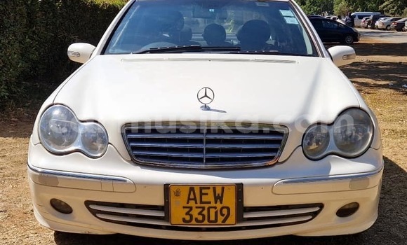 Nunua Ilio tumika Mercedes‒Benz C–Class Nyeupe Gari ndani ya Harare nchini Harare