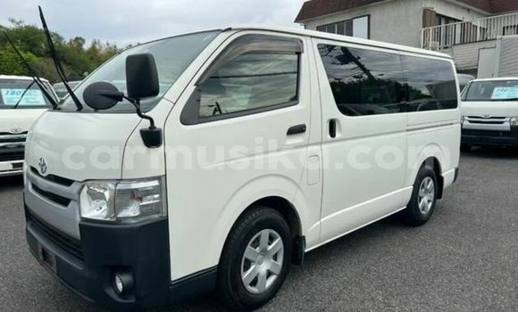 Buy Used Toyota Hiace White Car in Beitbridge in Matabeleland South