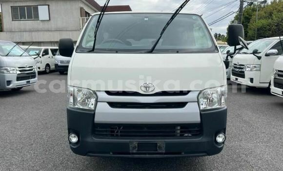 Nunua Ilio tumika Toyota Hiace Nyeupe Gari ndani ya Beitbridge nchini Matabeleland Kusini Nunua Ilio tumika Toyota Hiace Nyeupe Gari ndani ya Beitbridge nchini Matabeleland Kusini