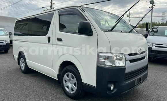 Nunua Ilio tumika Toyota Hiace Nyeupe Gari ndani ya Beitbridge nchini Matabeleland Kusini Nunua Ilio tumika Toyota Hiace Nyeupe Gari ndani ya Beitbridge nchini Matabeleland Kusini