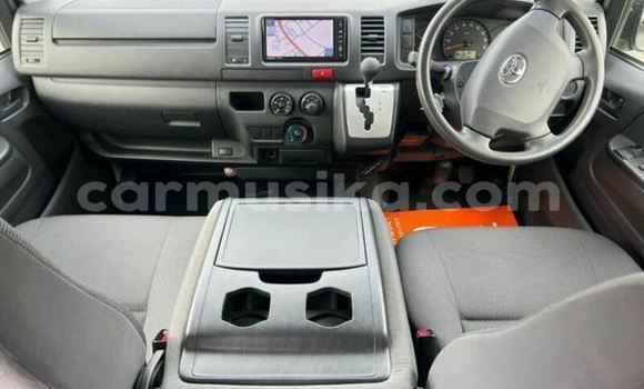 Nunua Ilio tumika Toyota Hiace Nyeupe Gari ndani ya Beitbridge nchini Matabeleland Kusini Nunua Ilio tumika Toyota Hiace Nyeupe Gari ndani ya Beitbridge nchini Matabeleland Kusini