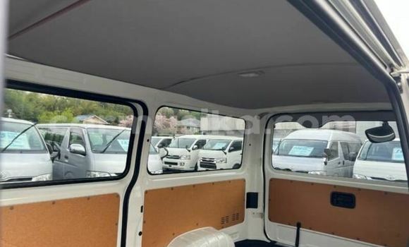 Nunua Ilio tumika Toyota Hiace Nyeupe Gari ndani ya Beitbridge nchini Matabeleland Kusini Nunua Ilio tumika Toyota Hiace Nyeupe Gari ndani ya Beitbridge nchini Matabeleland Kusini
