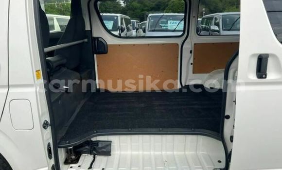 Nunua Ilio tumika Toyota Hiace Nyeupe Gari ndani ya Beitbridge nchini Matabeleland Kusini Nunua Ilio tumika Toyota Hiace Nyeupe Gari ndani ya Beitbridge nchini Matabeleland Kusini