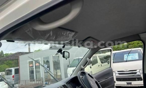 Nunua Ilio tumika Toyota Hiace Nyeupe Gari ndani ya Beitbridge nchini Matabeleland Kusini Nunua Ilio tumika Toyota Hiace Nyeupe Gari ndani ya Beitbridge nchini Matabeleland Kusini