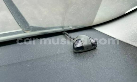 Nunua Ilio tumika Toyota Hiace Nyeupe Gari ndani ya Beitbridge nchini Matabeleland Kusini Nunua Ilio tumika Toyota Hiace Nyeupe Gari ndani ya Beitbridge nchini Matabeleland Kusini