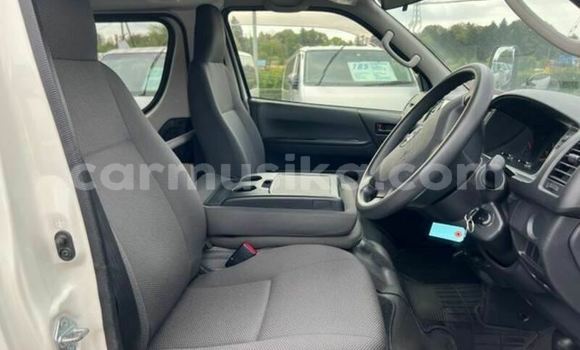 Nunua Ilio tumika Toyota Hiace Nyeupe Gari ndani ya Beitbridge nchini Matabeleland Kusini Nunua Ilio tumika Toyota Hiace Nyeupe Gari ndani ya Beitbridge nchini Matabeleland Kusini