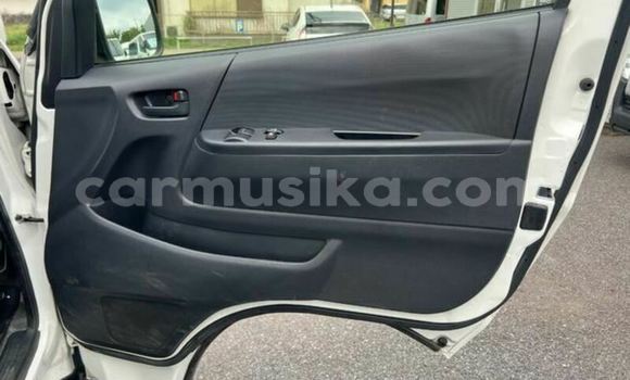 Nunua Ilio tumika Toyota Hiace Nyeupe Gari ndani ya Beitbridge nchini Matabeleland Kusini Nunua Ilio tumika Toyota Hiace Nyeupe Gari ndani ya Beitbridge nchini Matabeleland Kusini