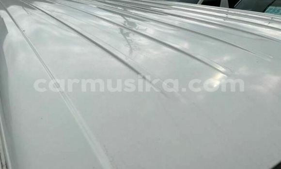 Nunua Ilio tumika Toyota Hiace Nyeupe Gari ndani ya Beitbridge nchini Matabeleland Kusini Nunua Ilio tumika Toyota Hiace Nyeupe Gari ndani ya Beitbridge nchini Matabeleland Kusini