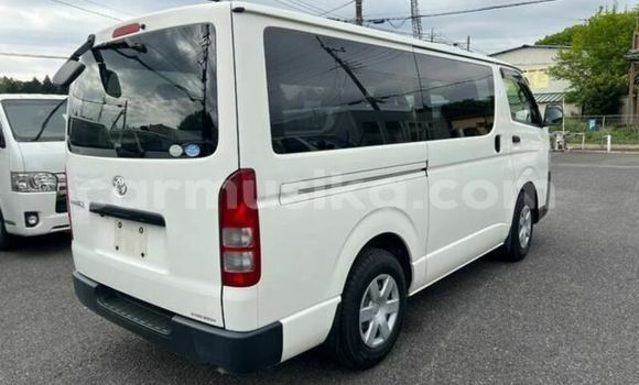 Nunua Ilio tumika Toyota Hiace Nyeupe Gari ndani ya Beitbridge nchini Matabeleland Kusini Nunua Ilio tumika Toyota Hiace Nyeupe Gari ndani ya Beitbridge nchini Matabeleland Kusini