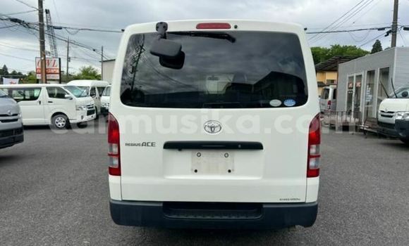 Nunua Ilio tumika Toyota Hiace Nyeupe Gari ndani ya Beitbridge nchini Matabeleland Kusini Nunua Ilio tumika Toyota Hiace Nyeupe Gari ndani ya Beitbridge nchini Matabeleland Kusini