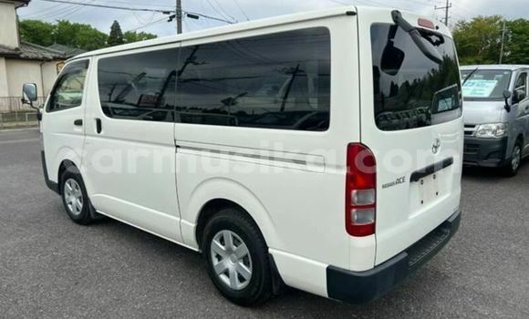 Nunua Ilio tumika Toyota Hiace Nyeupe Gari ndani ya Beitbridge nchini Matabeleland Kusini Nunua Ilio tumika Toyota Hiace Nyeupe Gari ndani ya Beitbridge nchini Matabeleland Kusini