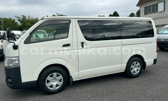 Nunua Ilio tumika Toyota Hiace Nyeupe Gari ndani ya Beitbridge nchini Matabeleland Kusini Nunua Ilio tumika Toyota Hiace Nyeupe Gari ndani ya Beitbridge nchini Matabeleland Kusini