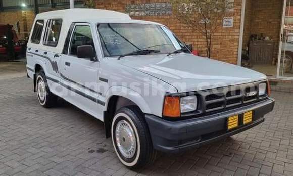 Nunua Ilio tumika Mazda B–series Nyeupe Gari ndani ya Beitbridge nchini Matabeleland Kusini