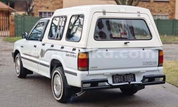 Acheter Occasion Voiture Mazda B–series Blanc à Beitbridge, Matabeleland South Acheter Occasion Voiture Mazda B–series Blanc à Beitbridge, Matabeleland South