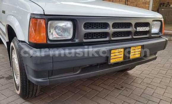 Acheter Occasion Voiture Mazda B–series Blanc à Beitbridge, Matabeleland South Acheter Occasion Voiture Mazda B–series Blanc à Beitbridge, Matabeleland South