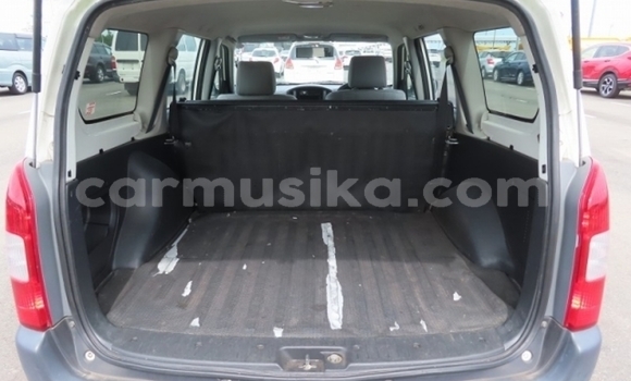 Acheter Occasion Voiture Toyota Probox Blanc à Beitbridge, Matabeleland South Acheter Occasion Voiture Toyota Probox Blanc à Beitbridge, Matabeleland South