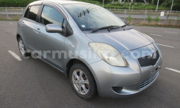 Buy Used Toyota Vitz Blue Car in Beitbridge in Matabeleland South Buy Used Toyota Vitz Blue Car in Beitbridge in Matabeleland South