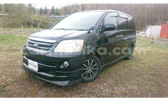 Tenga Tsaru Toyota Noah Nhema Mota in Beitbridge in Matabeleland South Tenga Tsaru Toyota Noah Nhema Mota in Beitbridge in Matabeleland South