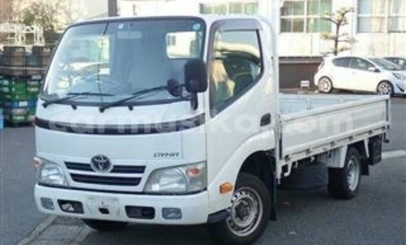 Nunua Ilio tumika Toyota Dyna Nyeupe Lori ndani ya Beitbridge nchini Matabeleland Kusini