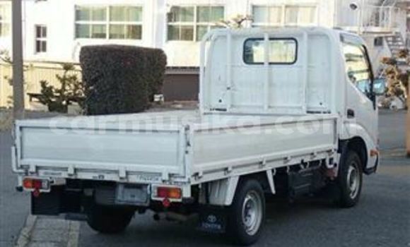 Nunua Ilio tumika Toyota Dyna Nyeupe Lori ndani ya Beitbridge nchini Matabeleland Kusini Nunua Ilio tumika Toyota Dyna Nyeupe Lori ndani ya Beitbridge nchini Matabeleland Kusini