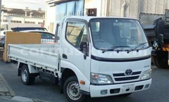 Nunua Ilio tumika Toyota Dyna Nyeupe Lori ndani ya Beitbridge nchini Matabeleland Kusini Nunua Ilio tumika Toyota Dyna Nyeupe Lori ndani ya Beitbridge nchini Matabeleland Kusini