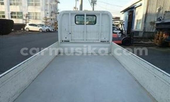 Nunua Ilio tumika Toyota Dyna Nyeupe Lori ndani ya Beitbridge nchini Matabeleland Kusini Nunua Ilio tumika Toyota Dyna Nyeupe Lori ndani ya Beitbridge nchini Matabeleland Kusini