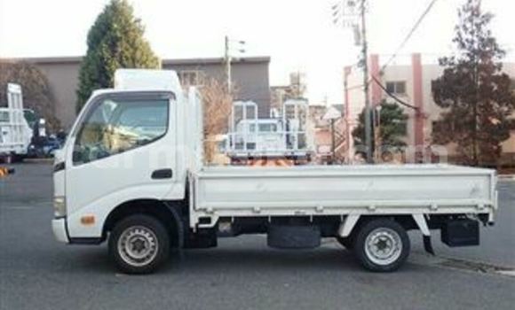 Nunua Ilio tumika Toyota Dyna Nyeupe Lori ndani ya Beitbridge nchini Matabeleland Kusini Nunua Ilio tumika Toyota Dyna Nyeupe Lori ndani ya Beitbridge nchini Matabeleland Kusini