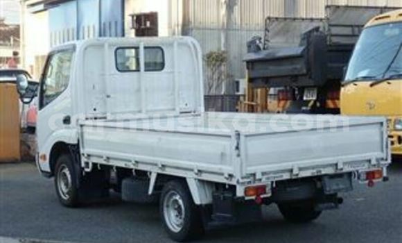 Nunua Ilio tumika Toyota Dyna Nyeupe Lori ndani ya Beitbridge nchini Matabeleland Kusini Nunua Ilio tumika Toyota Dyna Nyeupe Lori ndani ya Beitbridge nchini Matabeleland Kusini