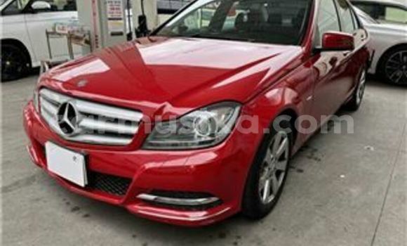 Acheter Occasion Voiture Mercedes‒Benz C–Class Rouge à Beitbridge, Matabeleland South