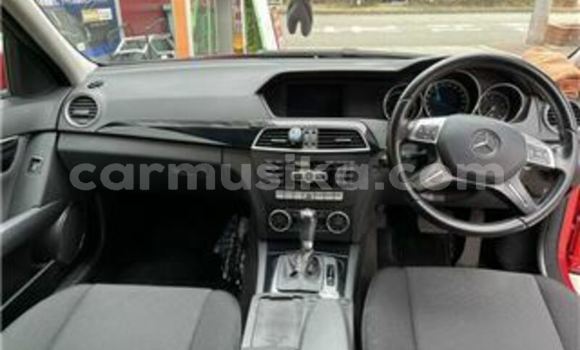 Tenga Tsaru Mercedes‒Benz C–Class Tsvuku Mota in Beitbridge in Matabeleland South Tenga Tsaru Mercedes‒Benz C–Class Tsvuku Mota in Beitbridge in Matabeleland South