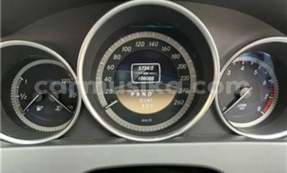 Tenga Tsaru Mercedes‒Benz C–Class Tsvuku Mota in Beitbridge in Matabeleland South Tenga Tsaru Mercedes‒Benz C–Class Tsvuku Mota in Beitbridge in Matabeleland South