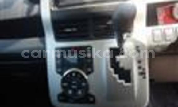 Nunua Ilio tumika Toyota Noah Nyingine Gari ndani ya Beitbridge nchini Matabeleland Kusini Nunua Ilio tumika Toyota Noah Nyingine Gari ndani ya Beitbridge nchini Matabeleland Kusini