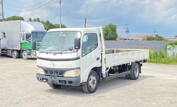 Nunua Ilio tumika Toyota Dyna Nyeupe Lori ndani ya Beitbridge nchini Matabeleland Kusini