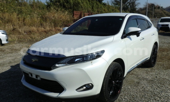 Acheter Occasion Voiture Toyota Harrier Blanc à Beitbridge, Matabeleland South