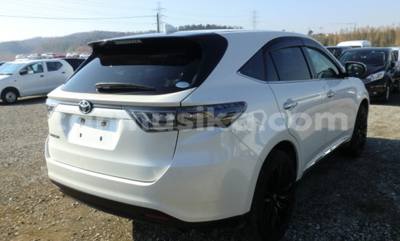 Acheter Occasion Voiture Toyota Harrier Blanc à Beitbridge, Matabeleland South Acheter Occasion Voiture Toyota Harrier Blanc à Beitbridge, Matabeleland South