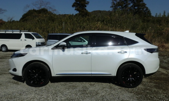 Acheter Occasion Voiture Toyota Harrier Blanc à Beitbridge, Matabeleland South Acheter Occasion Voiture Toyota Harrier Blanc à Beitbridge, Matabeleland South